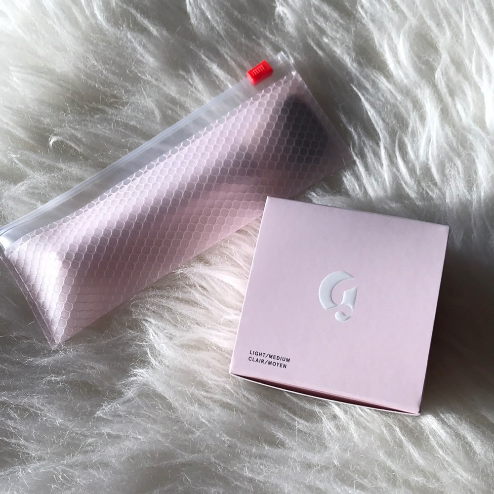Glossier Wowder (Light) and Brush Duo